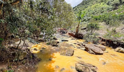Terreno com 27.000 mts² com platô e acesso ao riacho, escriturado em Domingos Martins
