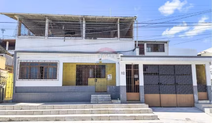 Casa com 4 moradias com Potencial Comercial na rua das Clinicas