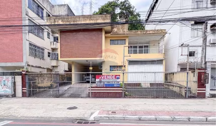 Casa Espaçosa à Venda na Av. Beira Mar – 4 Quartos, 403m² de Terreno em Bento Ferreira!