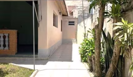 Magnífico sobrado com 4 quartos, 1 suíte, 3 banheiros e 4 vagas na Vila Marieta, São Paulo-SP! Aproveite!