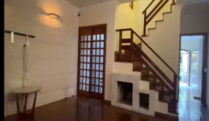Casa à venda de 136m² com 3 quartos sendo 2 suítes, 2 vagas no Jardim Aeroporto