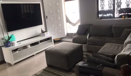 Sobrado com 210m², 3 dormitórios, sendo 1 suíte, 2 vagas, na Vila Formosa.