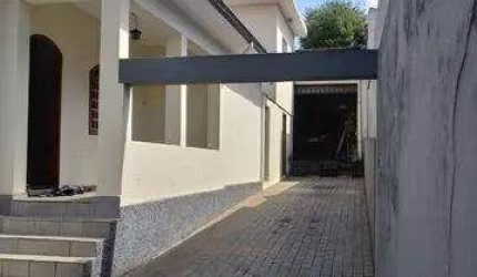 Sobrado à venda na Vila Formosa com 252m² 3 dormitórios 2 banheiros 5 vagas