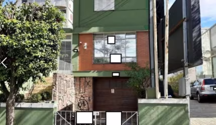 Sobrado no Sumaré com 3 Quartos e 2 vagas