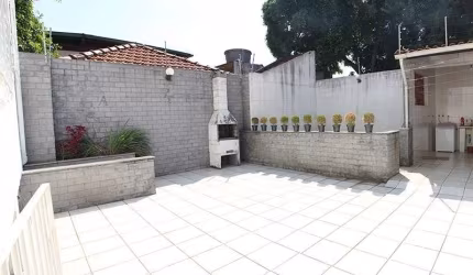 Casa à venda com 400 m² sendo  4 quartos, 5 banheiros sendo 1 suíte e 3 vagas no Campo Belo