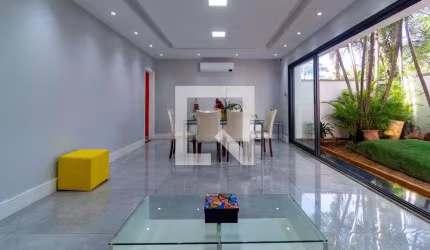 Casa à Venda - Campo Belo, 4 Quartos,  220 m2