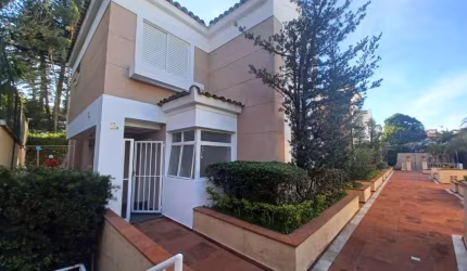 Casa em Condomínio Fechado com 250 m², Piscina, 4 Quartos, 5 banheiros, 3 vagas para venda no Alto da Boa Vista - SP