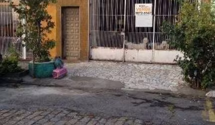 Casa Térrea à venda na Pompéia com 4 dormitórios 2 suítes 2 banheiros 2 vagas