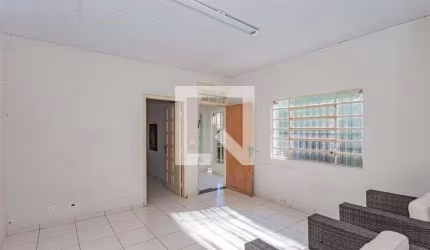 Casa à Venda - Bosque da Saúde, 2 Quartos,  325 m2