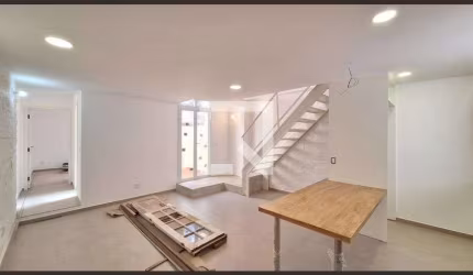 Casa à Venda - Vila Pompéia, 2 Quartos,  65 m2