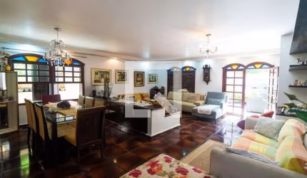 Casa à Venda - Chácara Inglesa, 4 Quartos,  240 m2