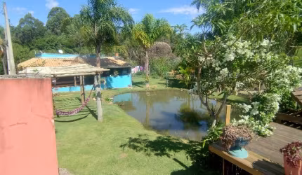 Chácara com lago em condomínio