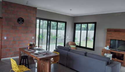 Casa à venda em Jaguariúna, Pinhalzinho, com 2 quartos, com 183 m², Condomínio Plaza Ville