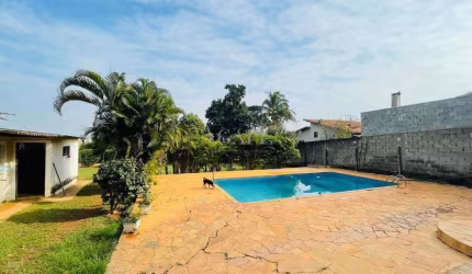 Chácara à venda em Artur Nogueira, Sitio Fazendinha, com 2 quartos, com 1207 m²