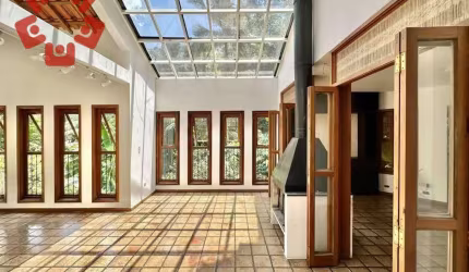 MARAVILHOSO SOBRADO DISPONÍVEL PARA VENDA E/OU LOCAÇÃO - Jardim Três Marias - Taboão da Serra/SP