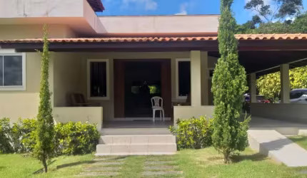 Linda casa em condomínio fechado