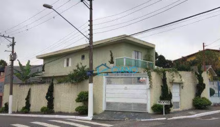 Sobrado Vila Industrial, 320m²  3 dormitórios, 9 vagas de garagem. Ótima Localização!