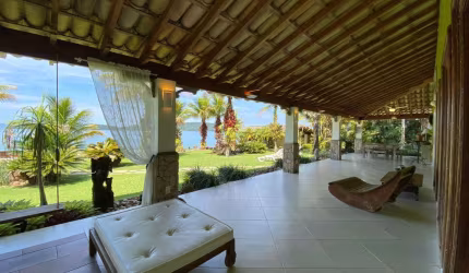 Luxuosa casa pé na areia de 6 quartos em Angra dos Reis - RJ à Venda