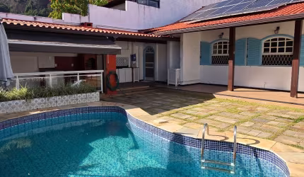 Casa de 3 Quartos,  com piscina, à venda em condomínio na Freguesia de Jacarepaguá