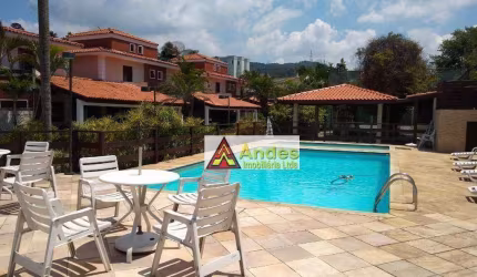 Oportunidade! Sobrado em condomínio 3 dormitórios, 1 suíte, living estendido, lazer completo, 2 vagas em região nobre!