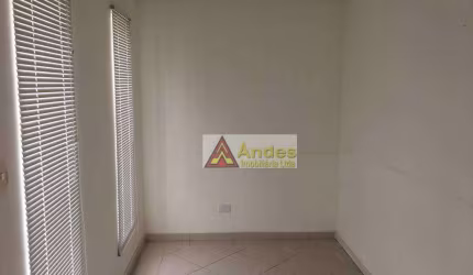 Sobrado com 6 salas e 3 banheiros em Agua Fria