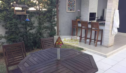 Sobrado à venda Fino acabamento prox. a Padaria Algarve 3 suítes 5 vagas 254 m² por R$ 1.600.000 - Conjunto dos Bancários - SP