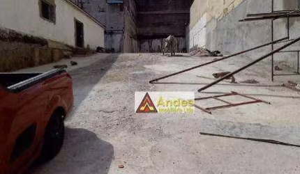 Excelente terreno comercial em localização estratégica e casa com 150 metros. Ideal para estacionamento, lava rápido entre outros!