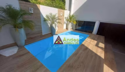 Oportunidade! Casa tríplex com 5 suítes  em bairro nobre e privilegiado.