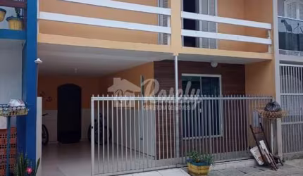 Sobrado com 3 dormitórios sendo 01 suíte, à venda, MATINHOS - PR