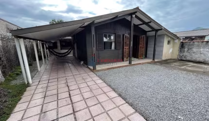 02 Casas com amplo espaço de terreno em Ipanema.