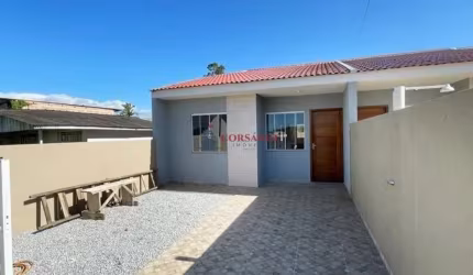 Casa com espaço de terreno em Santa Terezinha