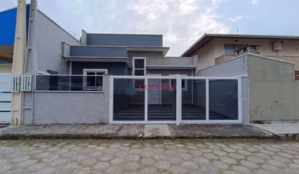 Casa nova perto do mar em Ipanema Pontal PR