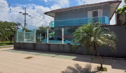 Sobrado de esquina com 3 dormitórios