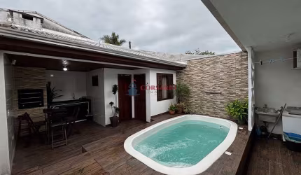 Casa 3 quartos e piscina faixa mar de Ipanema - PR