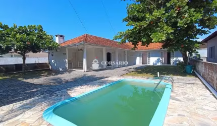Residência com piscina Vila Nova Pontal do PR