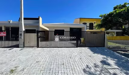 Casas com piscina próxima do mar Pontal do PR