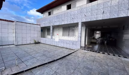 Sobrado próximo a rodovia no balneário Grajaú