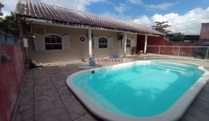 Casa com piscina em Praia de Leste