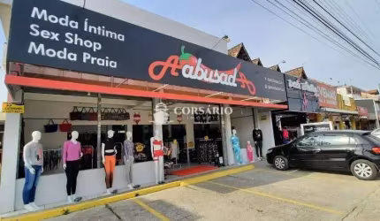 Prédio comercial em frente a rodovia Ipanema