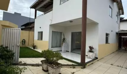 Linda casa no central e seguro bairro Alamar em Eunápolis