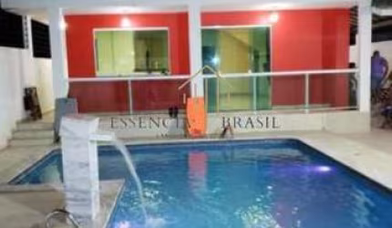 Casa solta a venda com 3 suítes e piscina