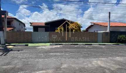 ÓTIMA CASA 4 quartos, em condomínio fechado próximo da Estrada do Côco