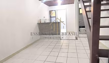 Village duplex com área externa no fundo, varanda e 2 vagas de garagem frente a praia do Flamengo