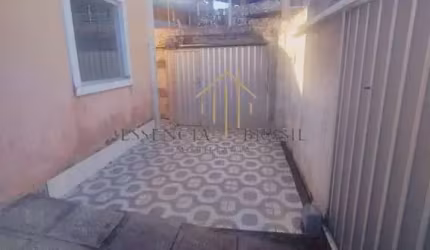 VENDO CASA 2/4 EM RUA PUBLICA CENTRO-LAURO DE FREITAS