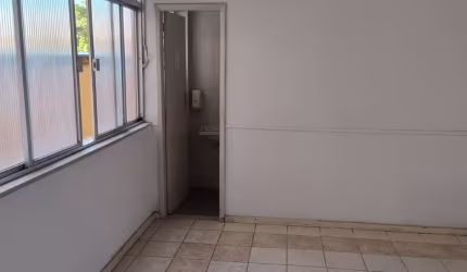 Sala Comercial - Em frente Praça das Nações -