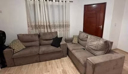 Sobrado Mobiliado à Venda na Enseada – 2 Dormitórios, Condomínio com Lazer