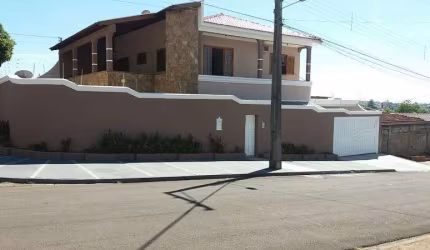 Casa para Venda em Presidente Prudente, BRASILIA, 3 dormitórios, 1 suíte, 4 banheiros, 6 vagas