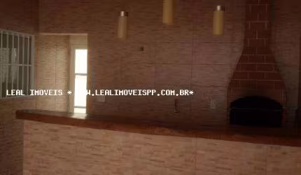 Casa para Venda em Álvares Machado, CENTRO, 3 dormitórios, 1 suíte, 1 banheiro, 3 vagas