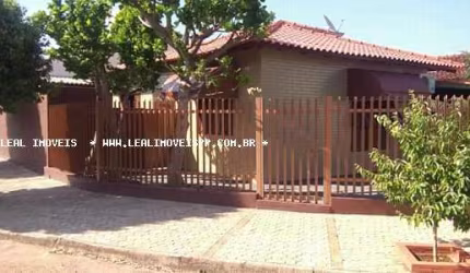Casa para Venda em Rancharia, RESIDENCIAL TREBESQUIM, 3 dormitórios, 1 suíte, 3 banheiros, 2 vagas