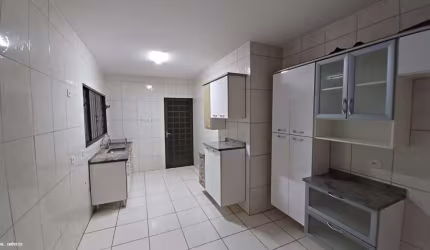 Casa para Venda em Presidente Prudente, CINQUENTENÁRIO, 3 dormitórios, 1 suíte, 1 banheiro, 1 vaga